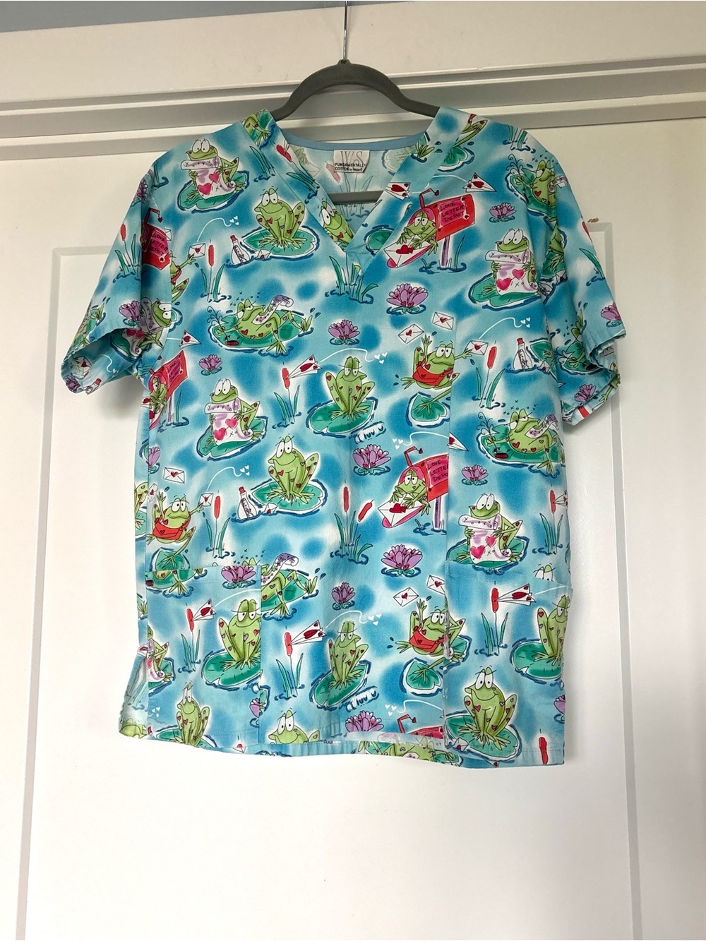 White Swan Fundamentally Cotton Blue Fun Frog Heart Love Scrub Top - Sz S